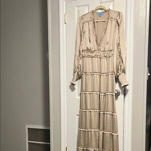 Elegant CeCe Maxi Dress beige